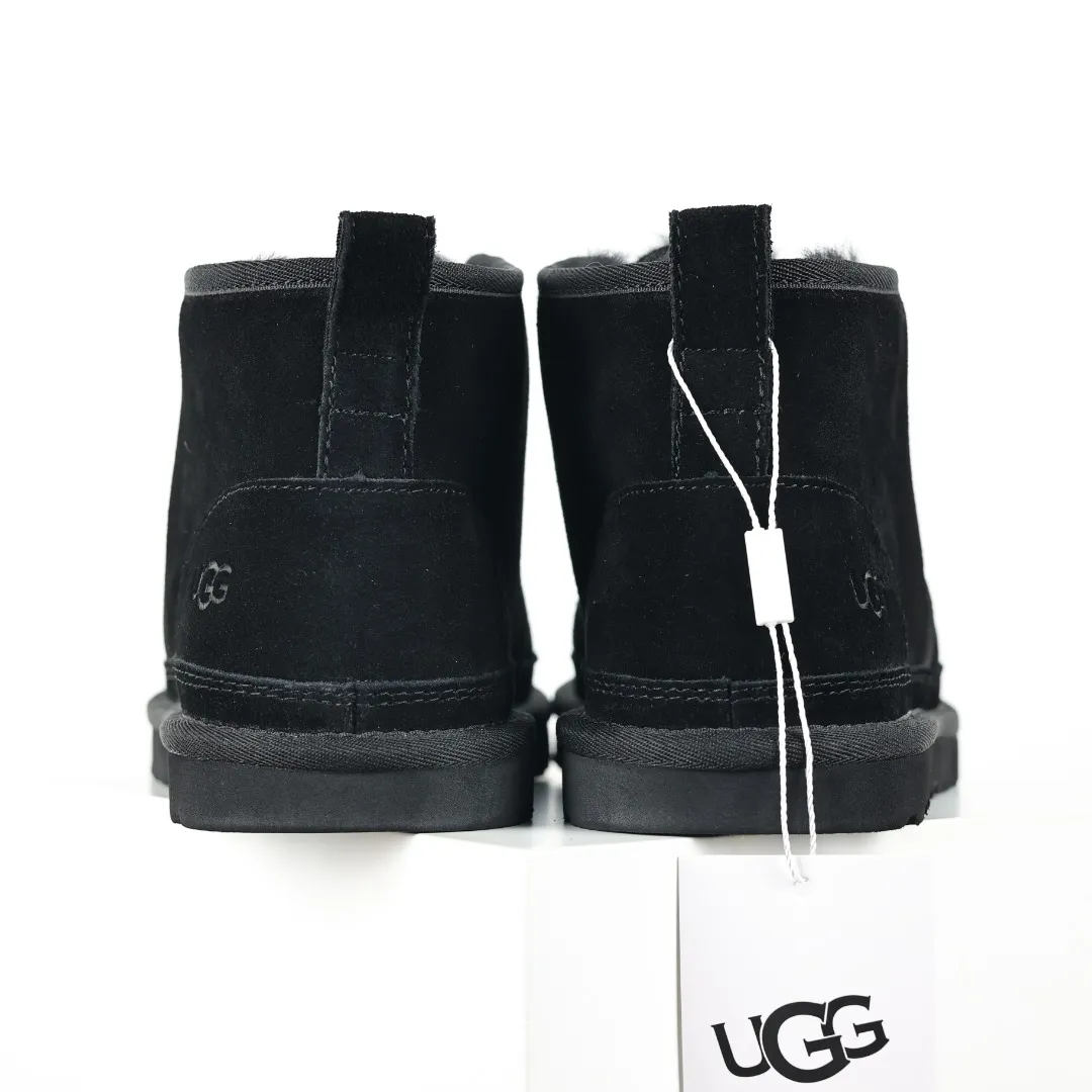 Pick up locally 💰640 Core recommendation with good price It is a very suitable choice for home furnishings. In the new year, uug launched a series of styles, which are partial to the preferences of young consumers and have also moved to the forefront of fashion trends. Shoe body material: water-repellent coated suede upper, 17 mm UGGPURE™ implantable wool insole, lightweight non-slip and comfortable rubber outsole, with brand LOGO and trademark, with full packaging Size: 39 40 41 42 43 44